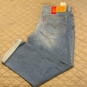 NWT Levi’s Boyfriend Jeans Size 31